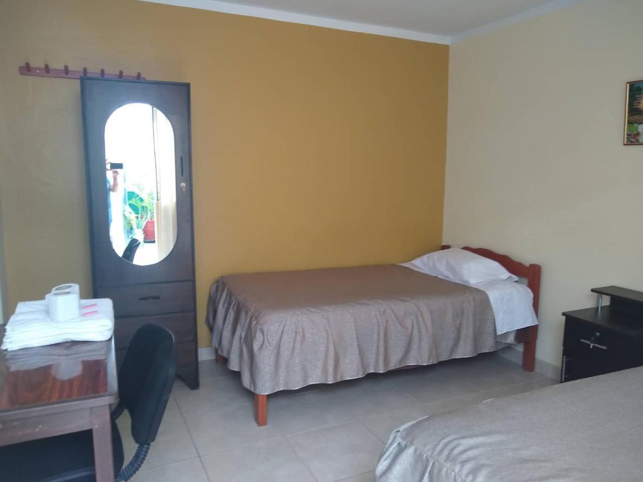 Hospedaje Golden Inn Camana Bagian luar foto